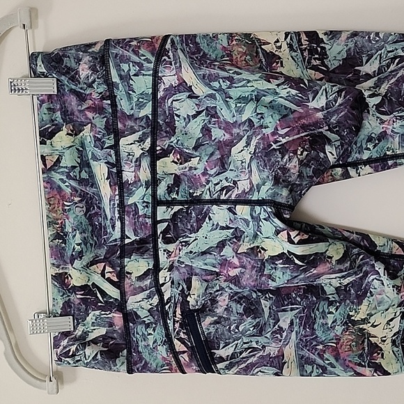 Lululemon Run: Top Speed CropIridescent Multi Size 6 - Picture 13 of 16